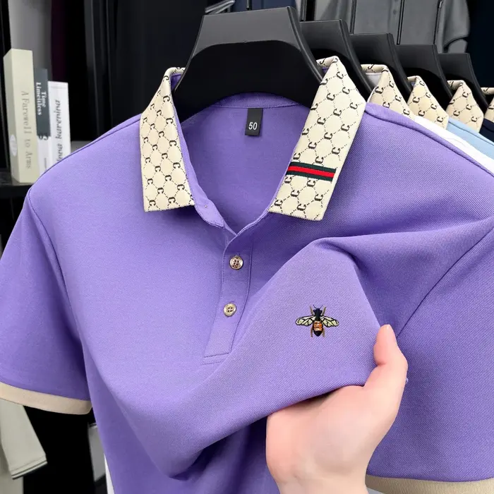 Polo à manches courtes de marque de luxe légère T-shirt à revers bloqué de couleur brodée d'abeille vêtements décontractés pour hommes nouvelle collection été