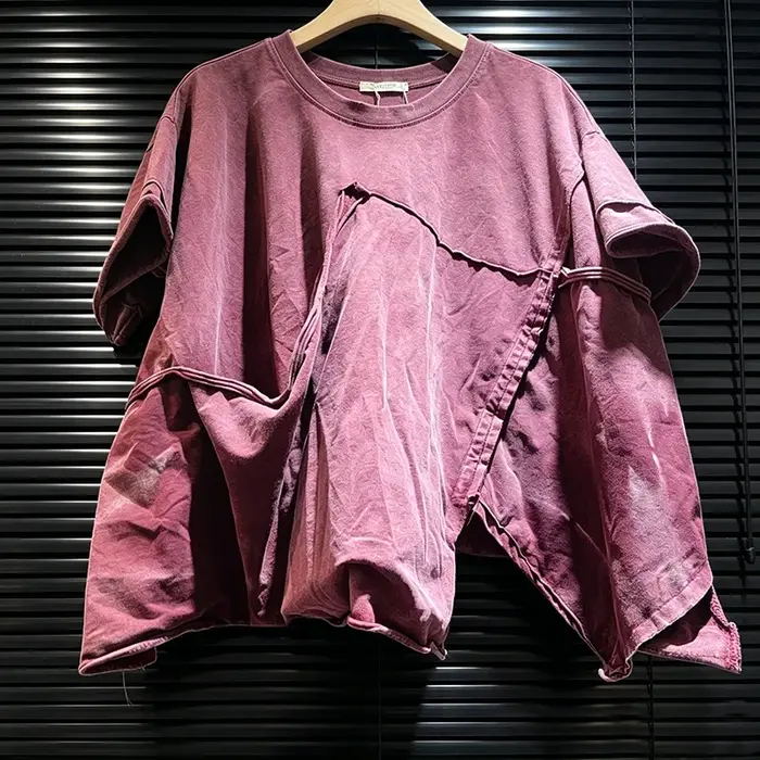 DEAT 2026 T-shirt d'été déstructuré et délavé avec patchwork