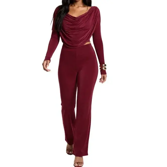 Ensemble deux pièces haut à col bénitier et pantalon taille haute pour femme