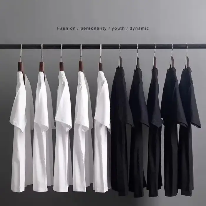 Nouveau t-shirt à manches courtes en coton 100% pur, adapté aux hommes et aux femmes. C'est un style