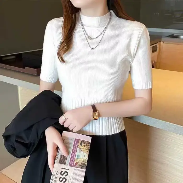 Pull tricoté à col roulé et manches courtes pour femmes