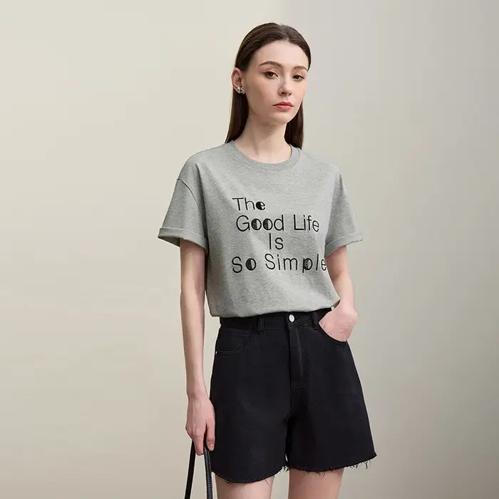 T-shirt Amii Femme Été 2026 Nouveau Décontracté Col Rond Broderie Lettres T-shirt Ample en Coton à M
