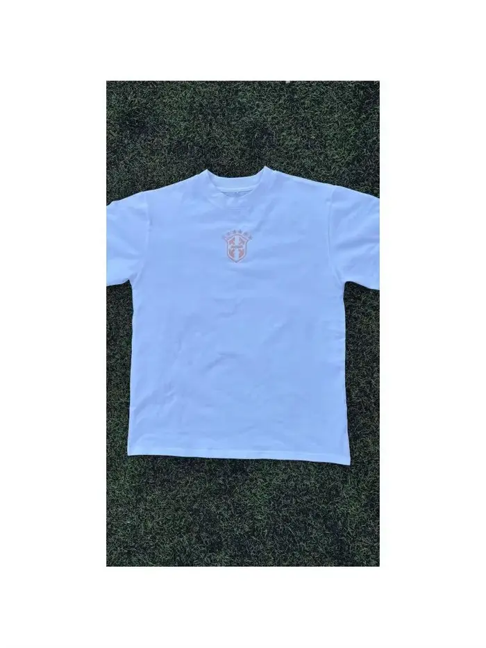 T-shirt blanc avec emblème étoile brodé, col rond, pour un usage quotidien décontracté, haut unisexe
