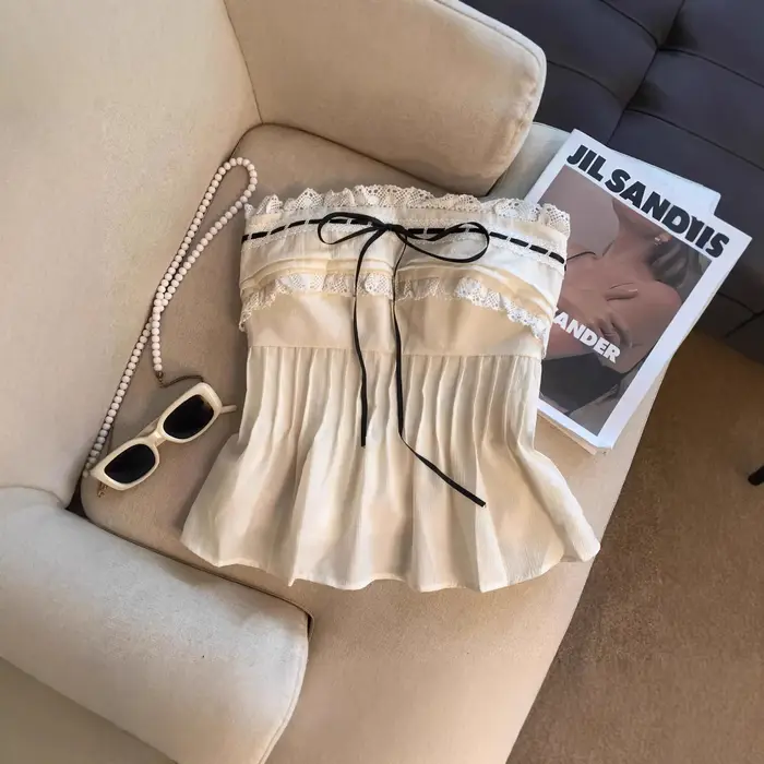 Haut court mignon à nœud papillon pour femme