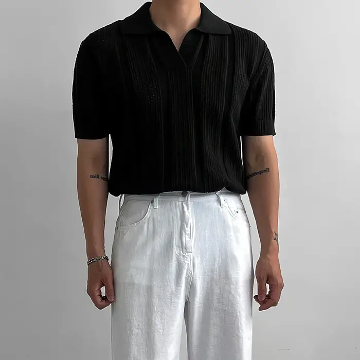 Polo évidé à manches courtes et col en V pour hommes