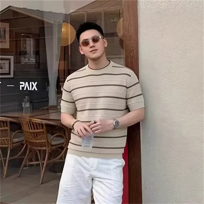 T-shirt rayé en lin tricoté à col rond pour homme