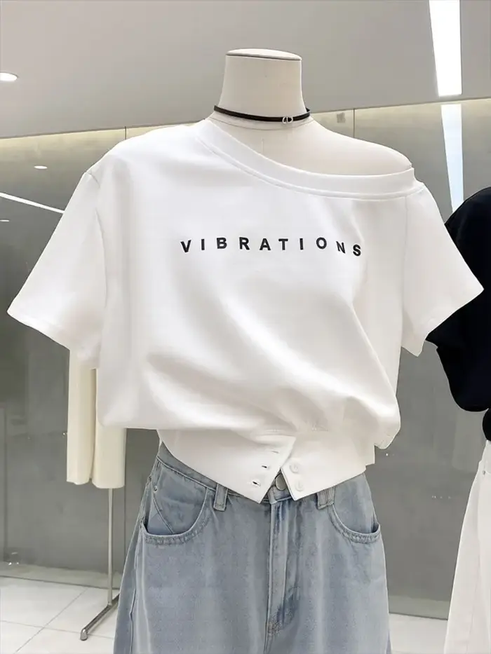 Épaules dénudées T-shirt à manches courtes femmes coupe ajustée chauve-souris été haut court lettre 