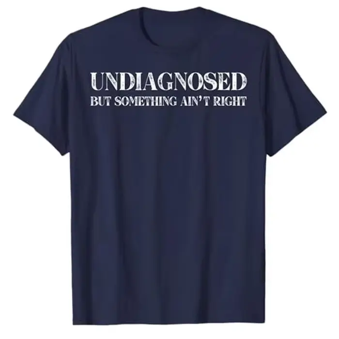 T-shirt humoristique « Undiagnosed But Something Ain't Right » avec lettres drôles imprimées