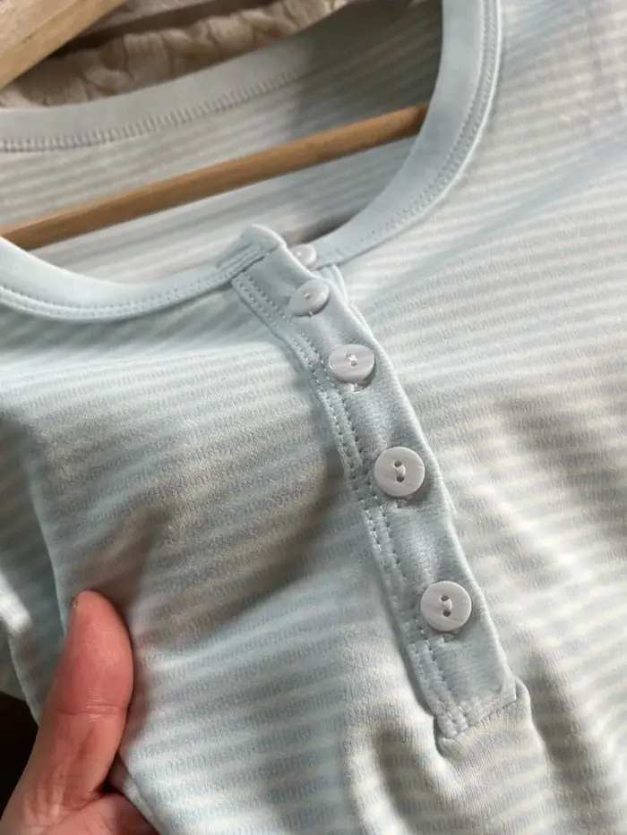 Bleu cinq boutons rayé à manches longues T-shirt femmes col rond coton mince t-shirts femme décontracté doux mignon