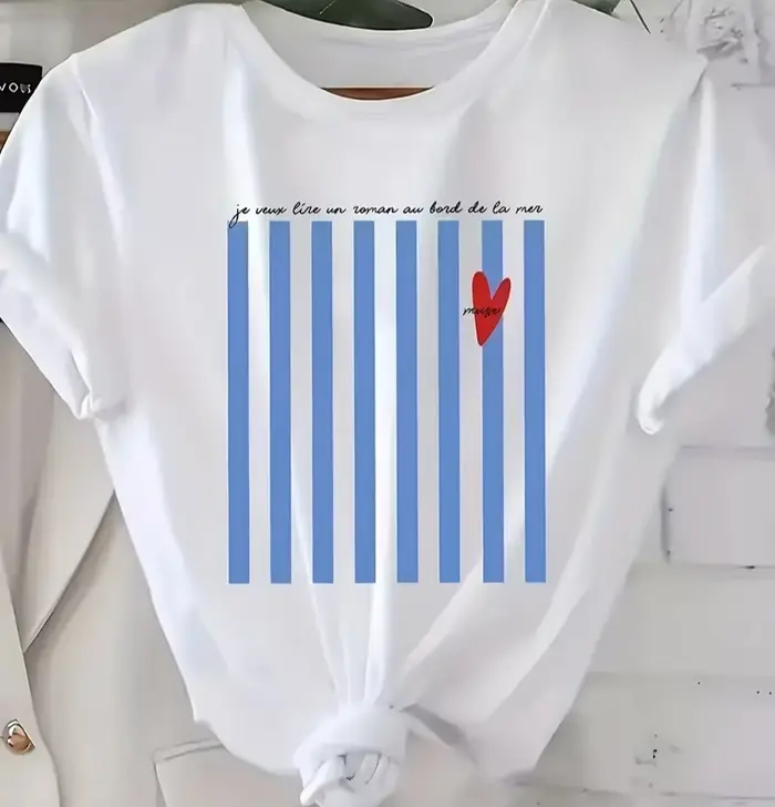 T-shirt graphique à rayures bleues et cœur rouge, coupe ample, pour femme, printemps-été, décontract