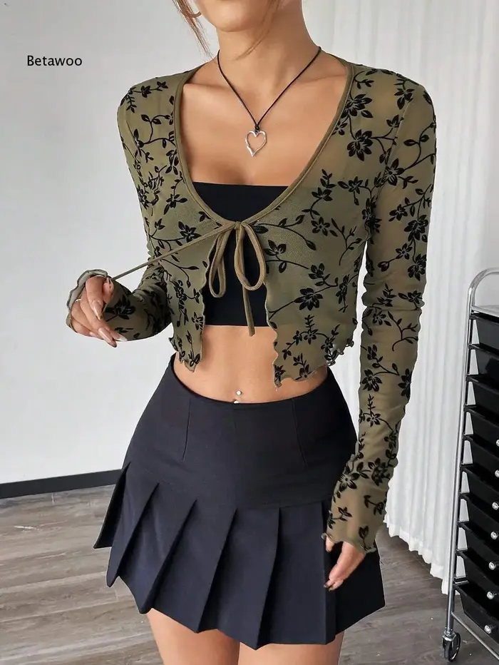 Haut court en maille à manches longues, imprimé floral floqué, à nouer devant