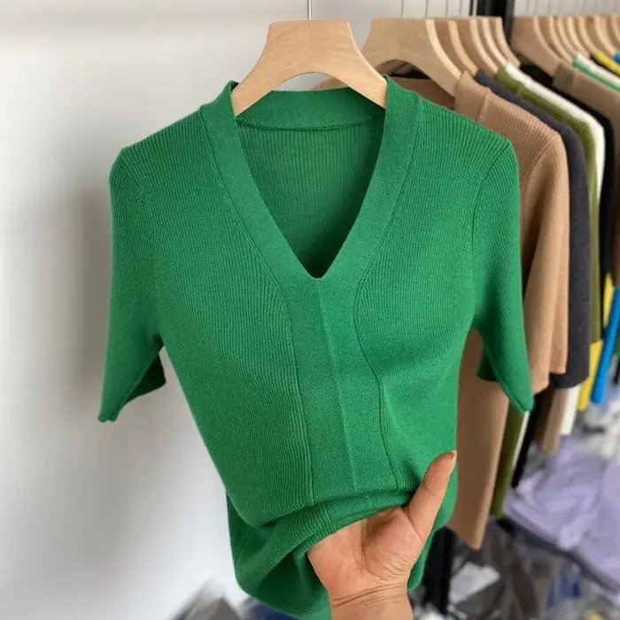 T-shirt d'été pour femme à manches courtes, col en V, nouveau modèle 2026, coupe ajustée, décontracté, couleur unie verte, tricoté