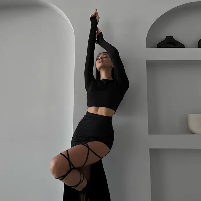 Haut à manches longues et col rond pour femme, couleur unie, décontracté, à la mode et sexy, avec br