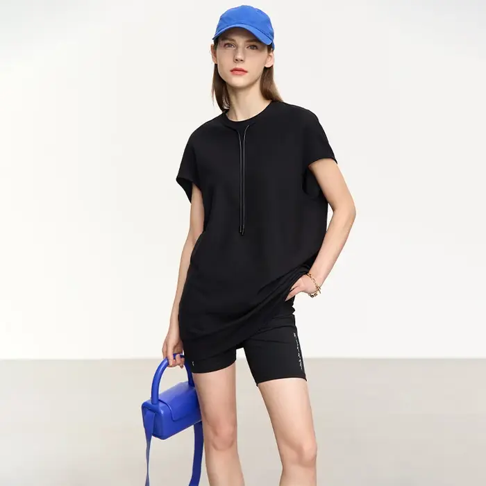 T-shirt minimaliste à manches courtes pour femme