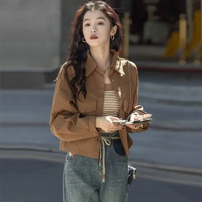 Printemps et automne Hong Kong Style haut rétro chemise à manches longues à la mode courte couleur unie petit