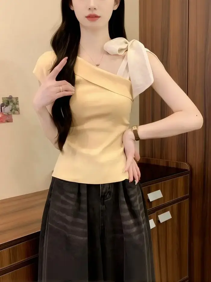 T-shirt élégant en tricot à nœud papillon pour femme