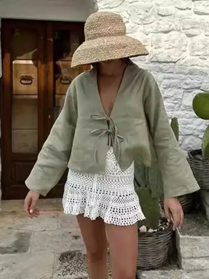 Chemises blanches à lacets pour femmes