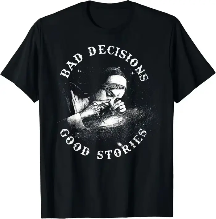 Une décision pauvre, une histoire fascinante ; une nonne fumante ; T-shirt vintage de style gothique ; vêtement à manche