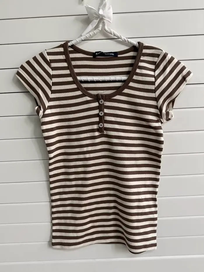 T-shirts rayés marron pour femmes, style preppy décontracté, en coton, avec boutons, coupe slim, cro
