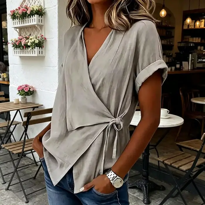 T-shirt Femme Nouveau Style Décontracté Col Montant à Nouer Col en V Asymétrique Manches Courtes avec Liens Latéraux Coupe Ample Irrégulière