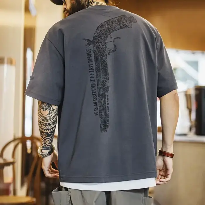 T-shirt en tricot imprimé col rond style rétro américain pour homme Maden, gris, coupe ample, design