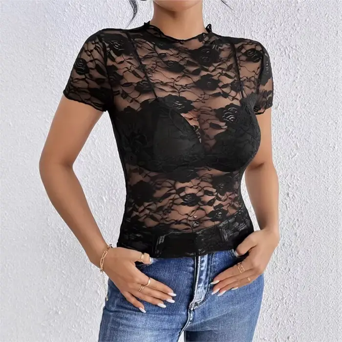 Nouveau T-shirt noir à col montant orné de dentelle, coupe ajustée, pour femme