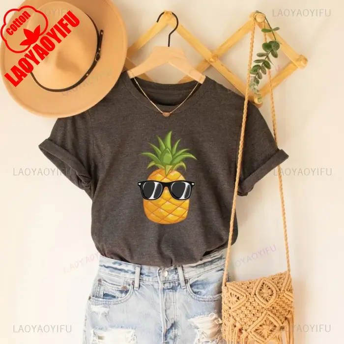 Ananas fruits hauts t-shirt un modèle de dessin animé intéressant et mignon d'ananas portant des lunettes de soleil