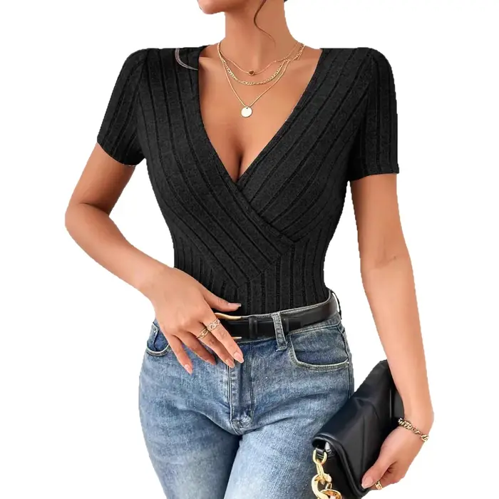 T-shirt élégant pour femme à col en V et manches courtes