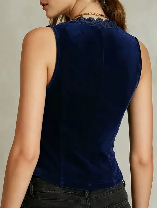 Gilet en velours à col en V pour femmes, avec bordure en dentelle et boutons décoratifs.