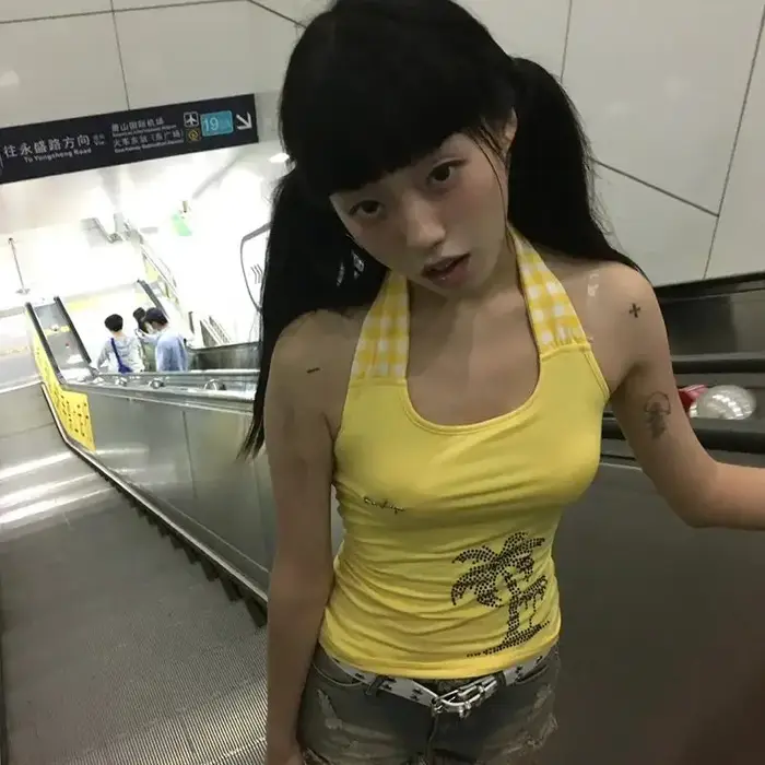 Genayooa Y2k japonais débardeurs à lacets imprimé graphique hauts Streetwear sans manches t-shirt femmes Y2k Vintage dos nu réservoirs d'été