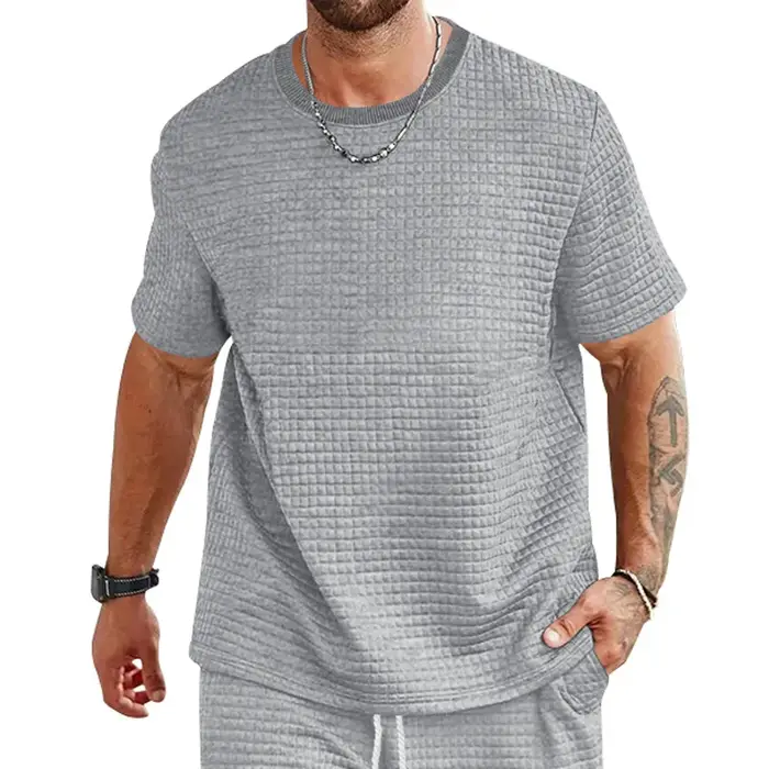 Nouveau T-shirt à manches courtes uni à col rond et petits carreaux pour homme