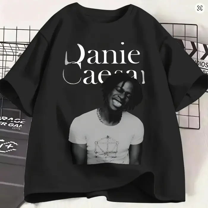 T-shirt Streetwear Daniel Caesar – T-shirts Tendance et Cool pour Homme, Chanteur R&B, 100% Coton – 