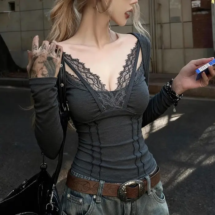 T-shirt court moulant sexy pour femme