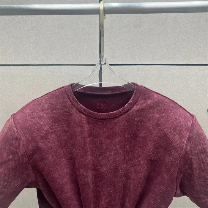 T-shirt femme nouveau haut tricoté élastique à manches courtes pour l'été 2025 épaulière coupe ajustée