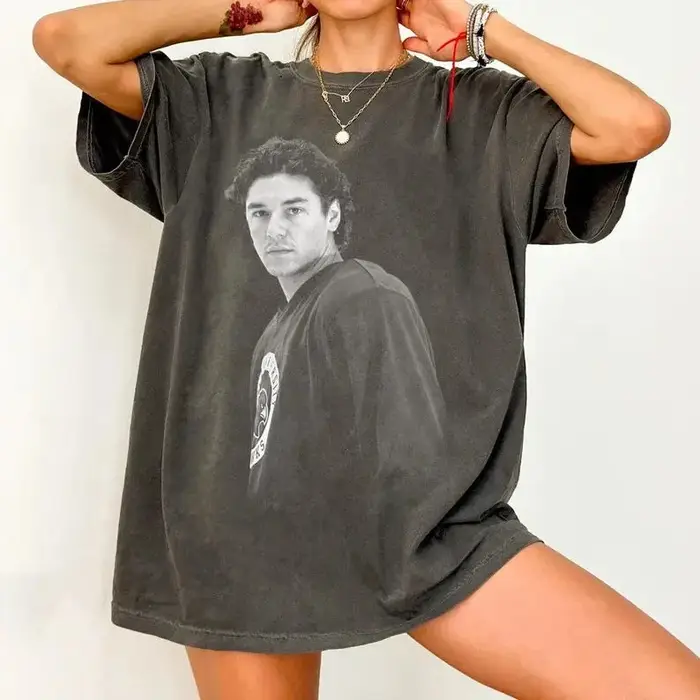 T-shirt TV Off-Campus Briar U Garrett Graham avec graphique 2026