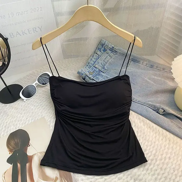 Haut court noir moulant à bretelles spaghetti pour femmes