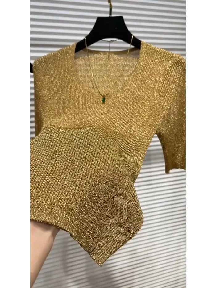 T-shirt doré à manches courtes pour femmes