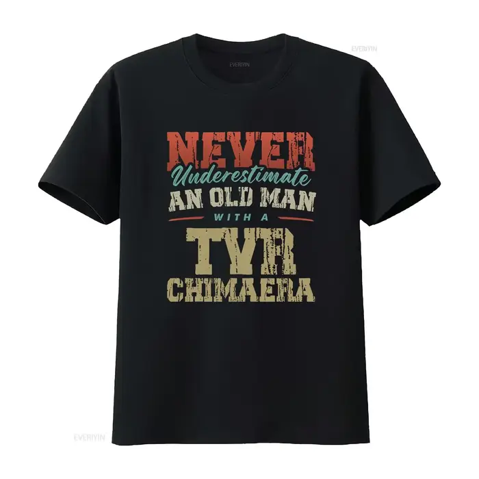 T-shirt drôle « N'underestimatez jamais un vieil homme avec une TVR Chimaera »
