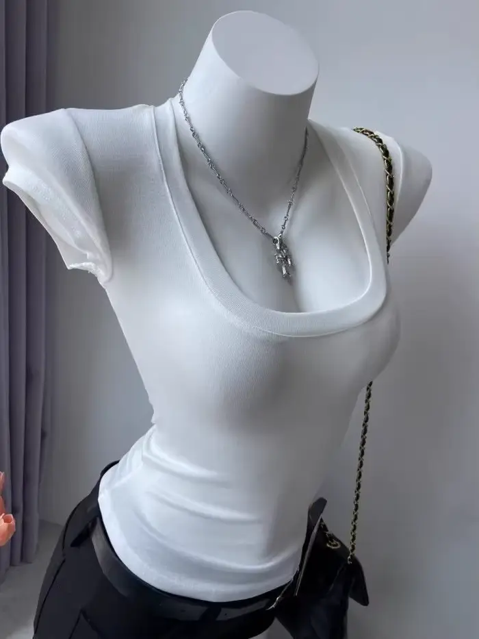 T-shirt moulant fin à col en U en modal pour femme SYsYouthfully