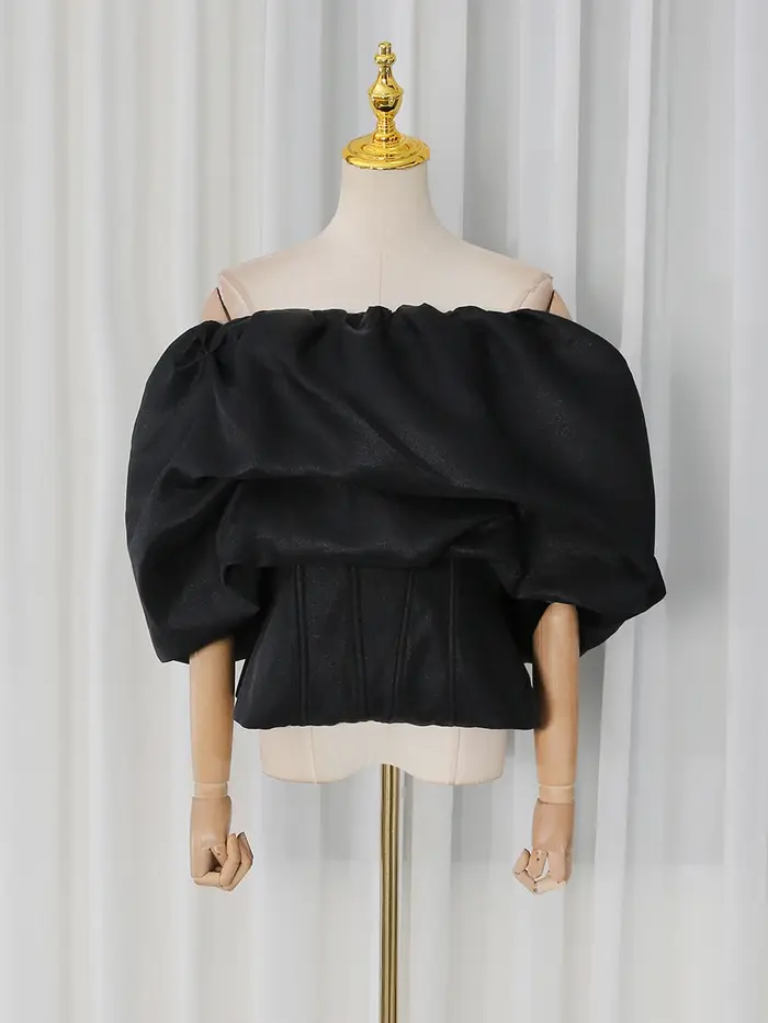 TWOTWINSTYLE – Hauts noirs à volants et épaules dénudées style urbain audacieux pour femme
