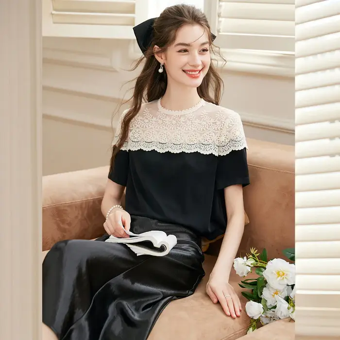 LOUIS YAO chemise femme 2025 été épaule creuse dentelle conception T-shirt tempérament élégant col rond manches courtes