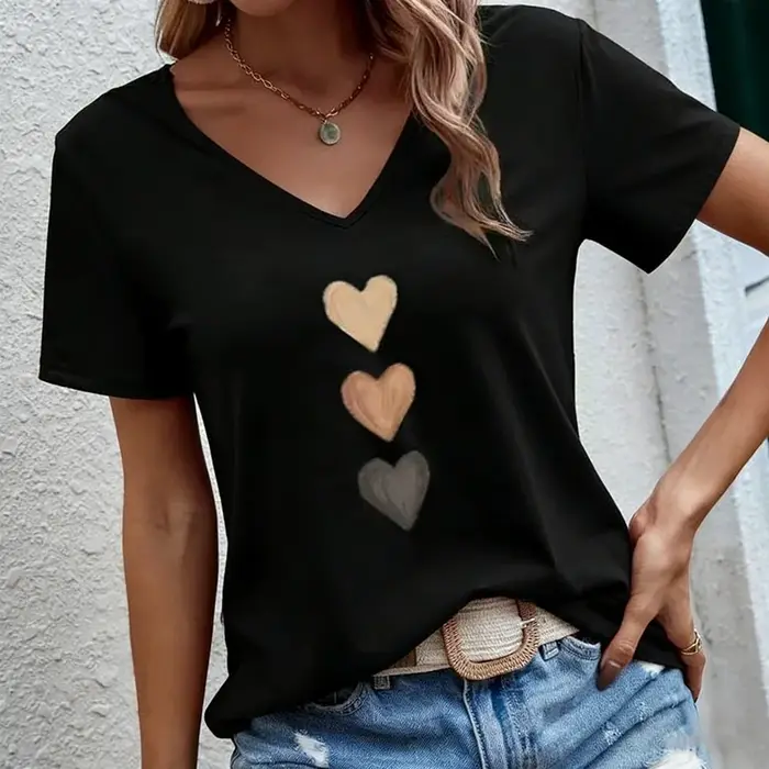 T-shirt pour femme col en V à manches courtes, imprimé cœur dégradé, coupe ample, doux, décontracté, mignon, respirant, idéal pour le printemps, l'été et les soirées