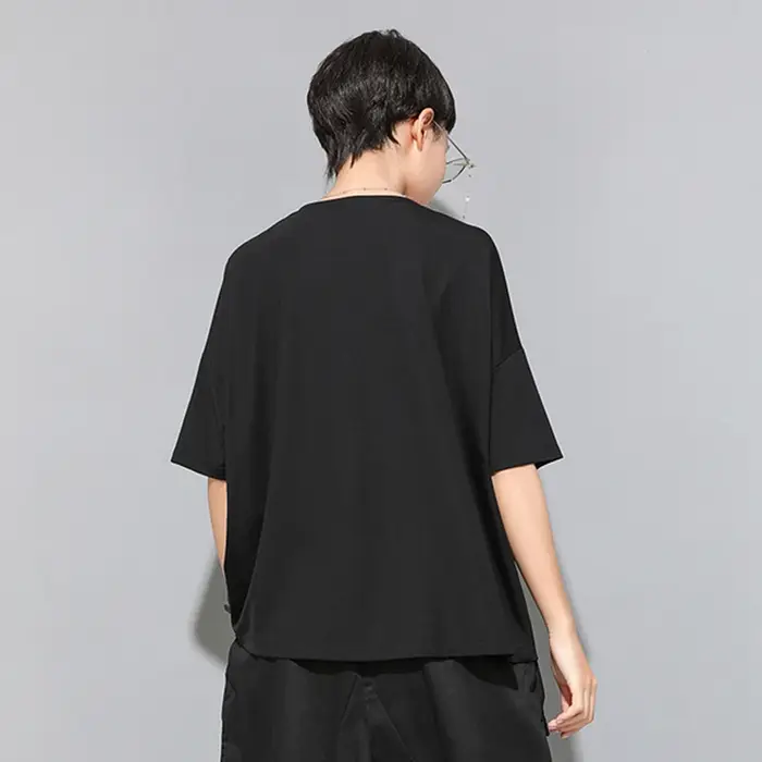 T-shirt noir contrastant pour femme