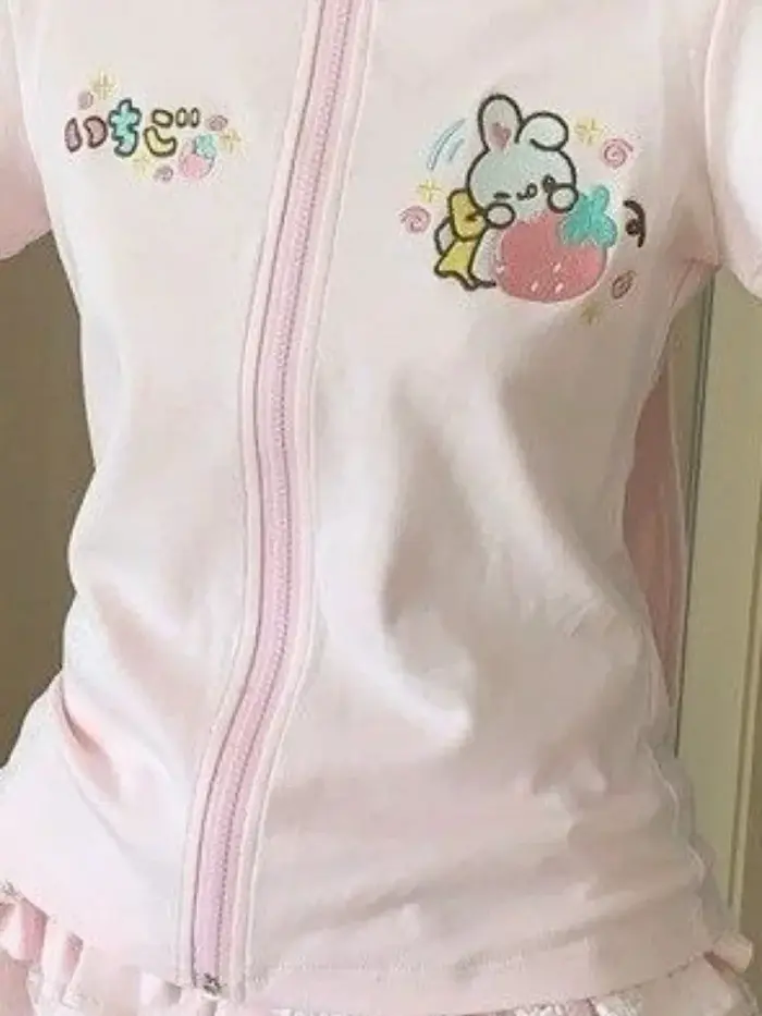 Kawaii dessin animé broderie t-shirts femmes Y2k esthétique T-shirt à capuche Style japonais coupe ajustée fermeture