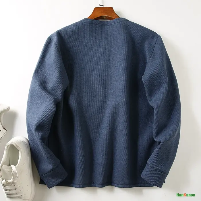 T-shirt en tricot gaufré à manches longues et col Henley pour hommes