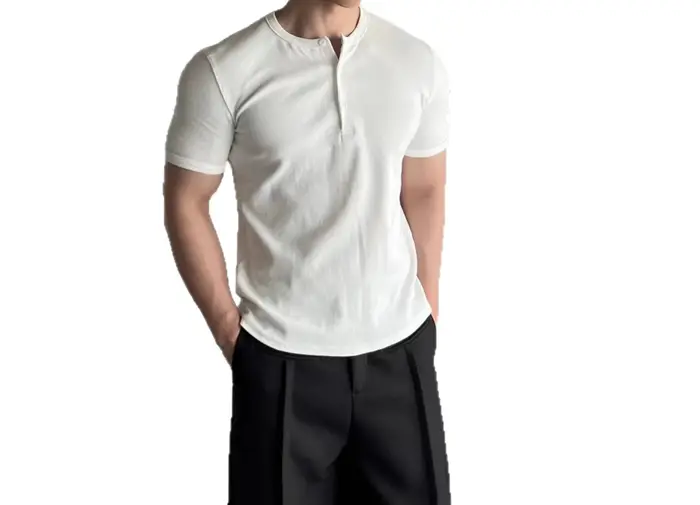 T-shirt Homme Rétro Américain Col Henry Couleur Unie Manches Courtes Coupe Élégante Été Haut de Gamme Épaule Droite Décontracté