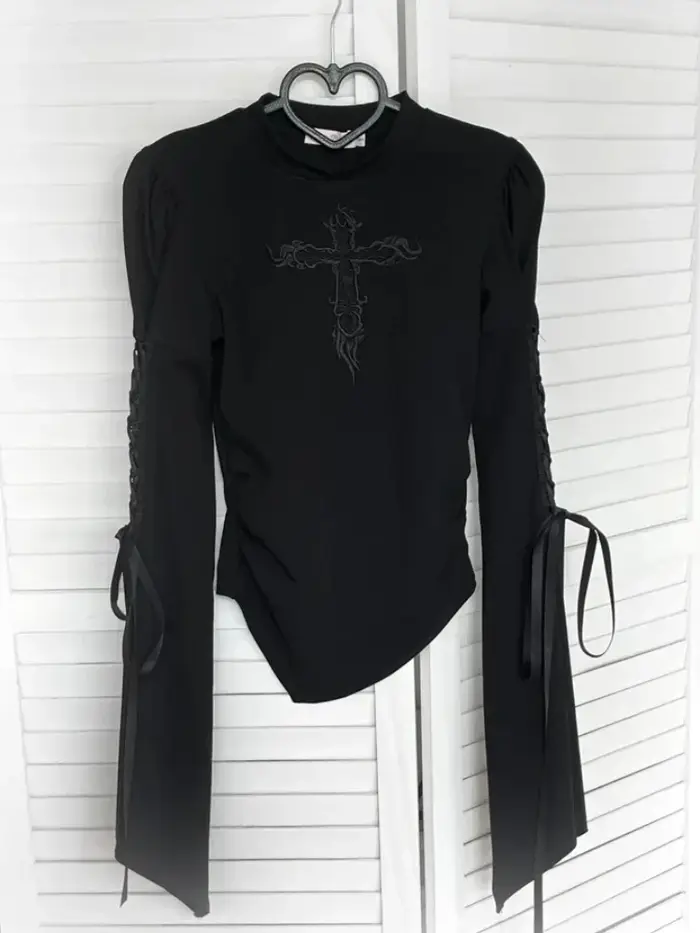 T-shirt gothique foncé à manches longues pour femmes
