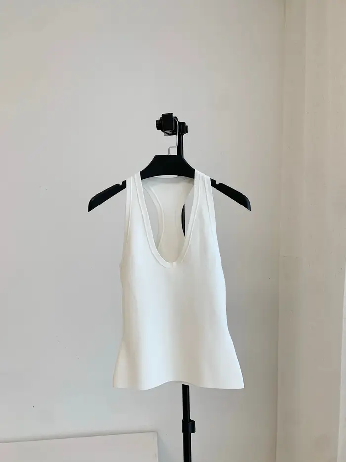 Débardeurs Femme Noirs ou Blancs Été 2026 – Gilet Tricoté Décontracté Slim à Col Halter et Encolure en U Sans Manches