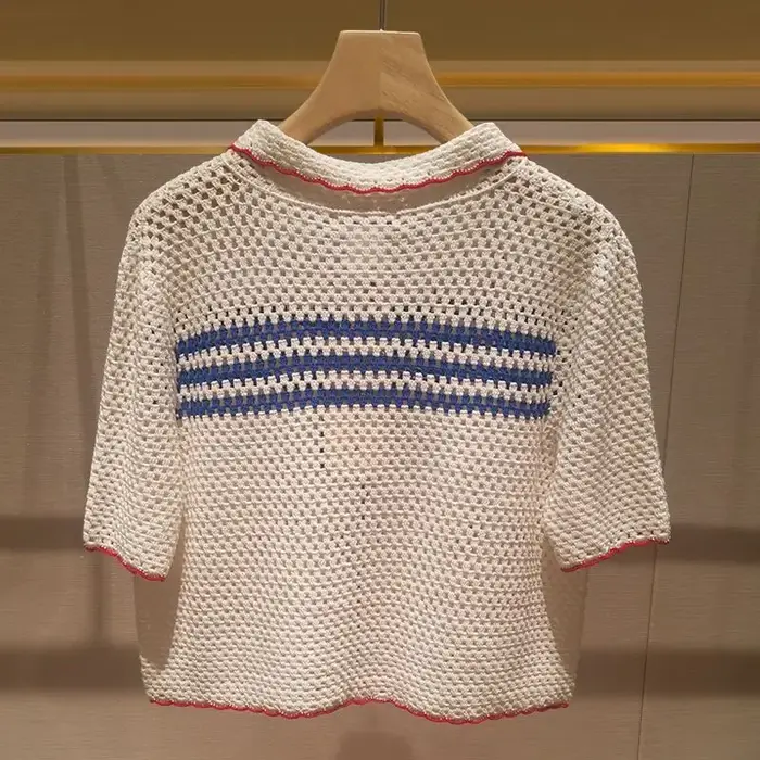Korobov-T-shirt en tricot évidé à revers chic pour femme