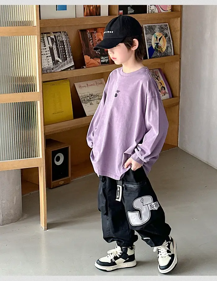 T-Shirt avec lettres violettes pour garçons